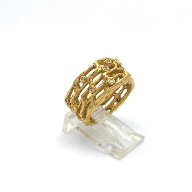 Three dimensional sketch with bezel set diamonds