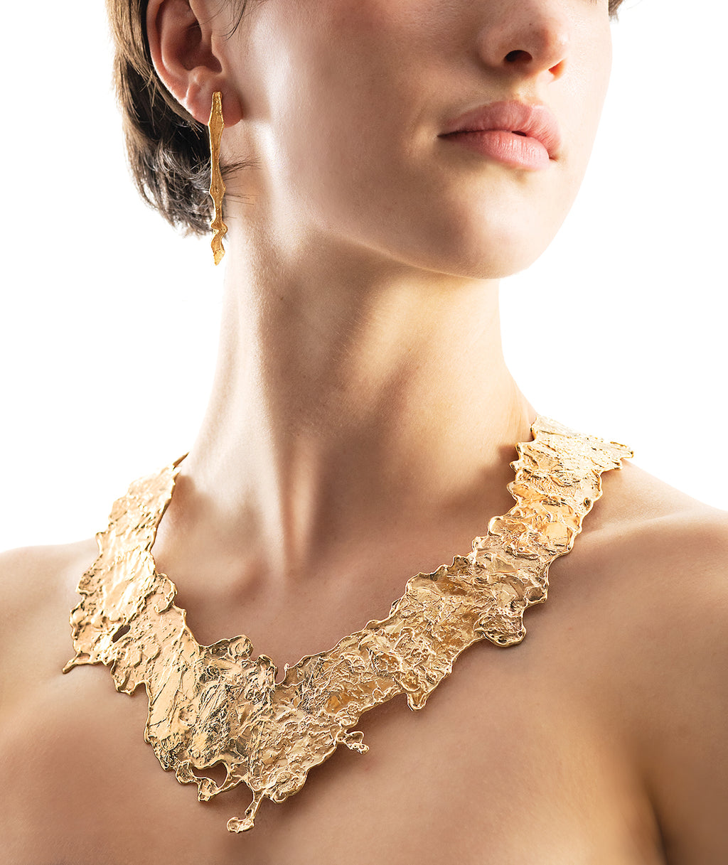Liquid gold collar