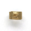 Textured band with mouth