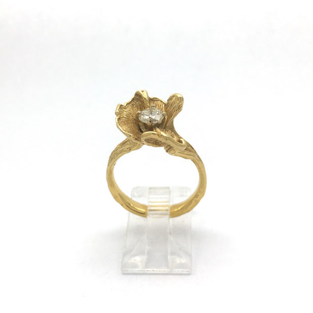 Blossom set with a diamond
