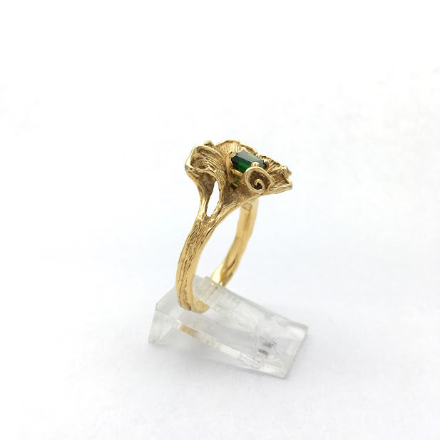 Blossom set a tsavorite garnet