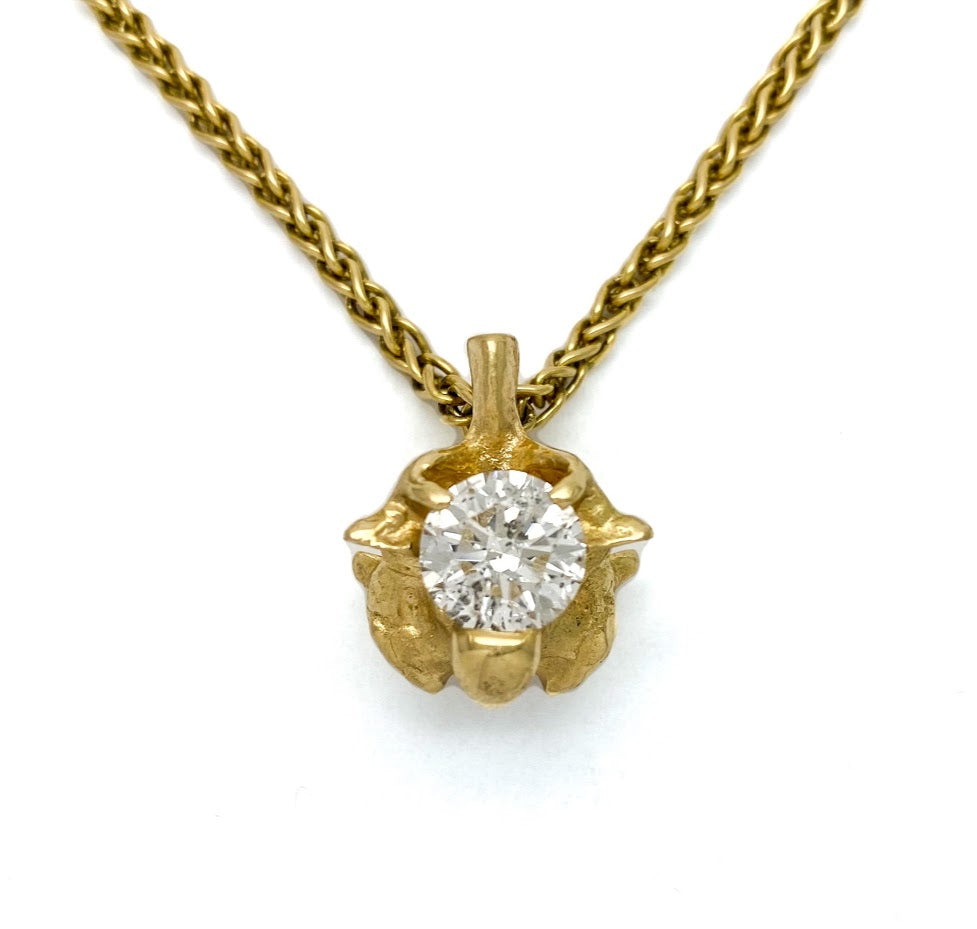 Reproduction of a snake vertebrae casting set with a diamond