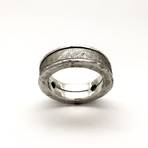 Meteorite band with white gold edges and lining
