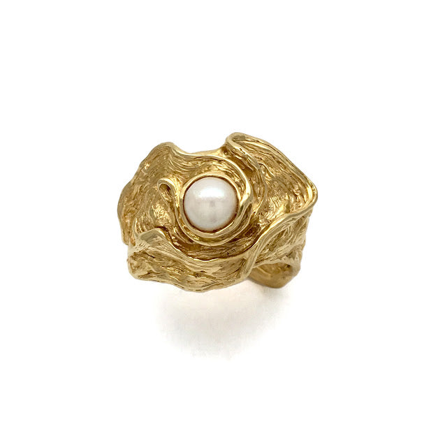 Three dimensional sketch creating ridges and canyons, nesting a pearl