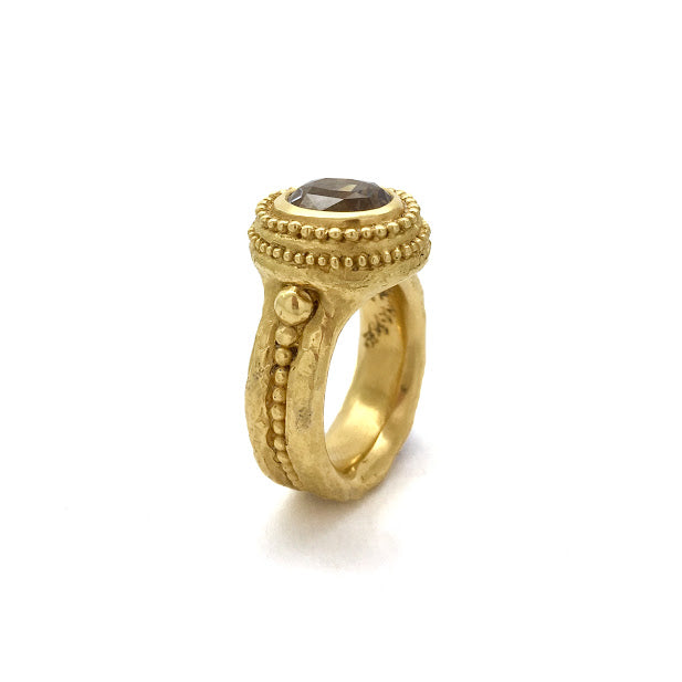 Caste granulation band set with blue sapphire