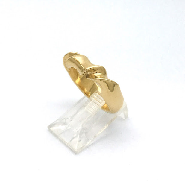 The Ring With a Twist